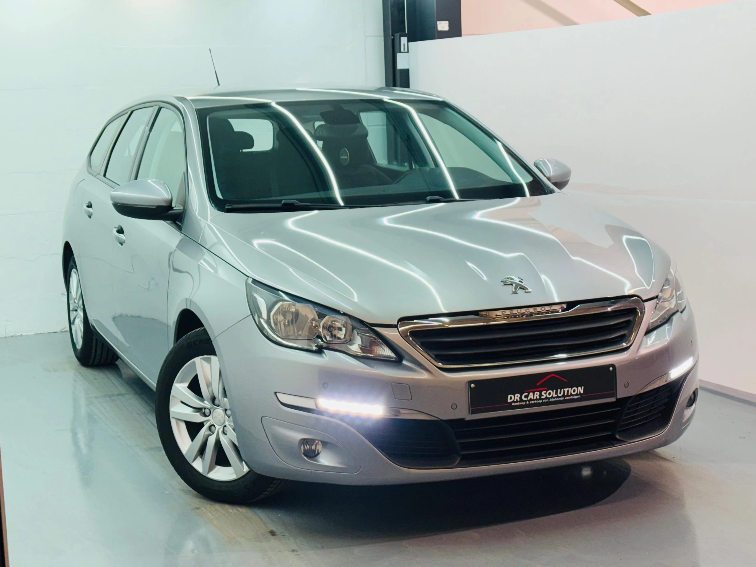 Peugeot 308sw 1.2i pure tech pdc navi etc