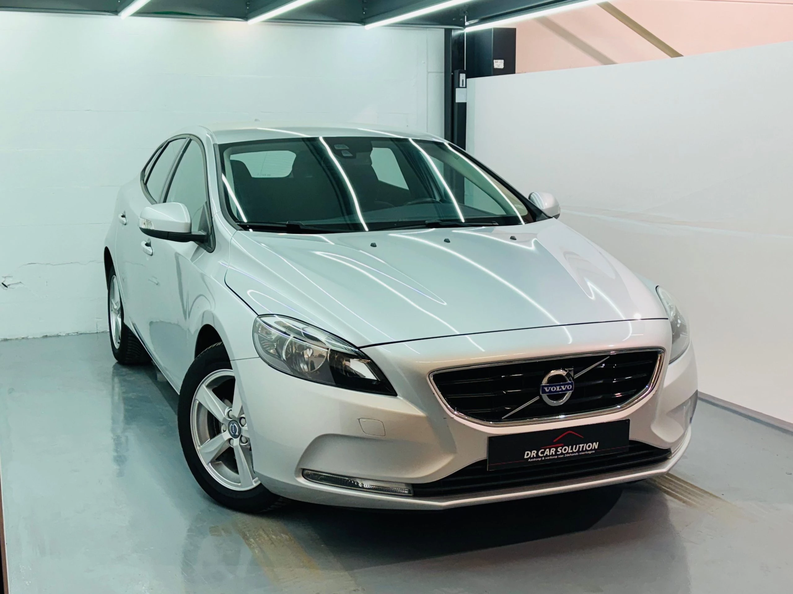Volvo v40 sips T2 veel opties in propere staat!