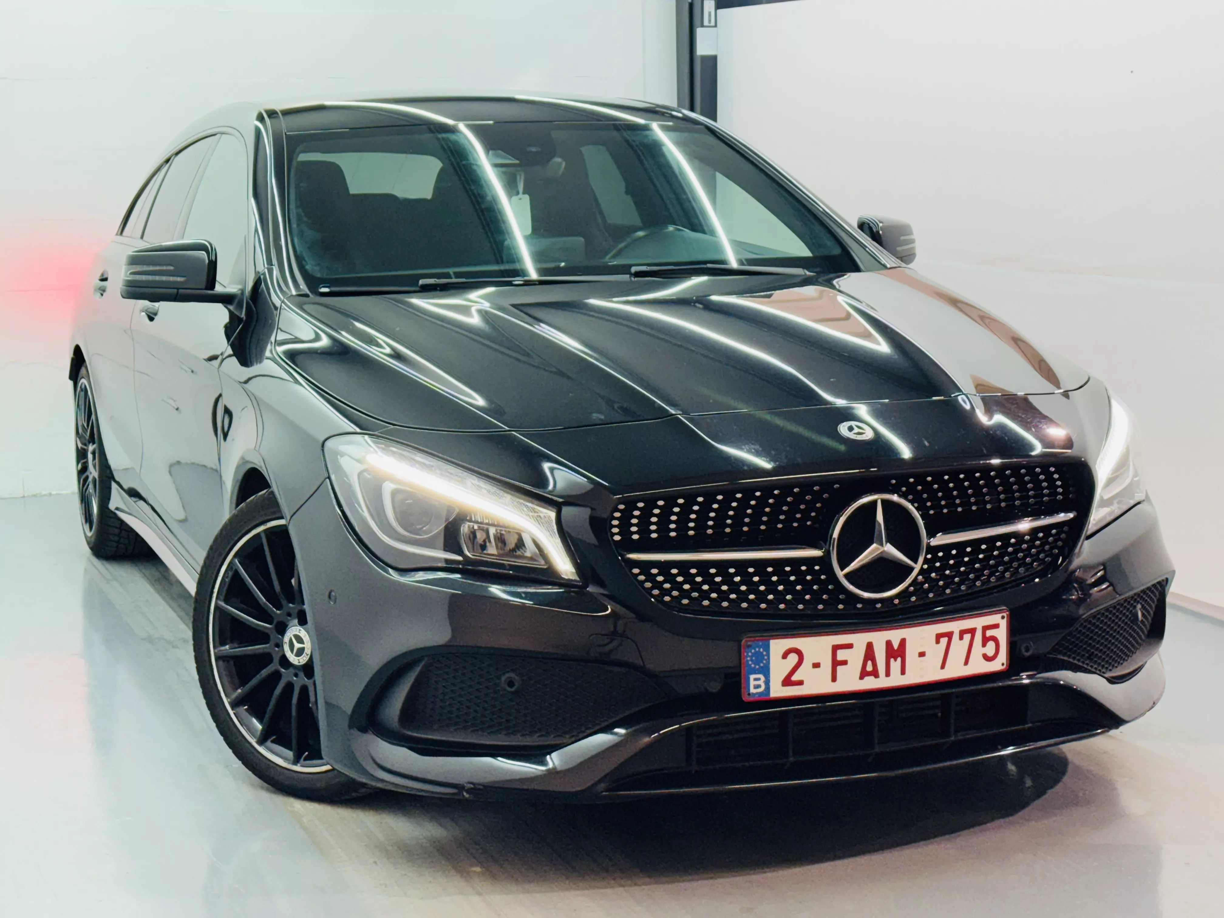 Mercedes-Benz Cla 200 shooting brake night-pack navi euro6B