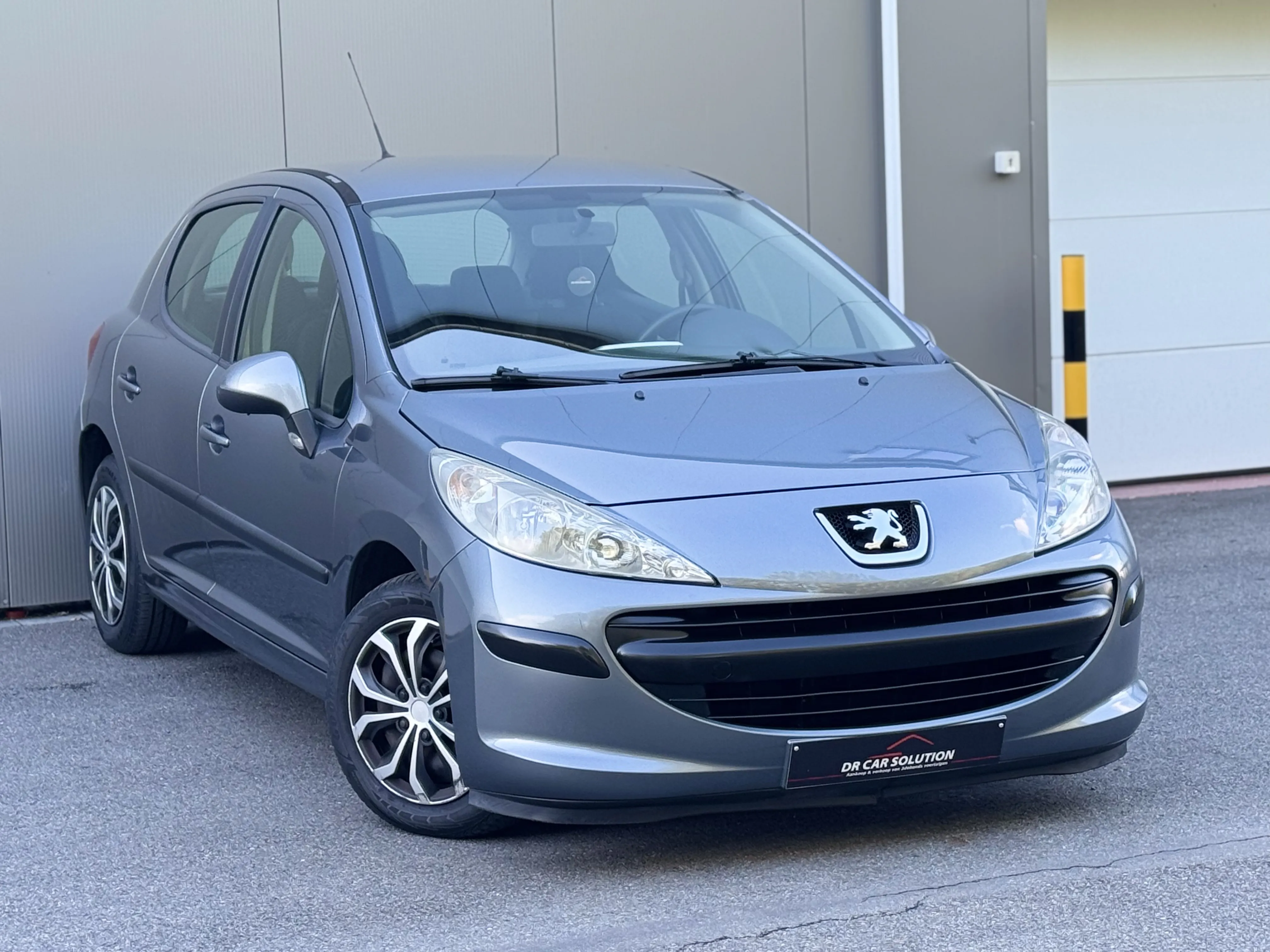 Peugeot 207 || 1.4 benzine || airco euro5|| 180Dkm 2010