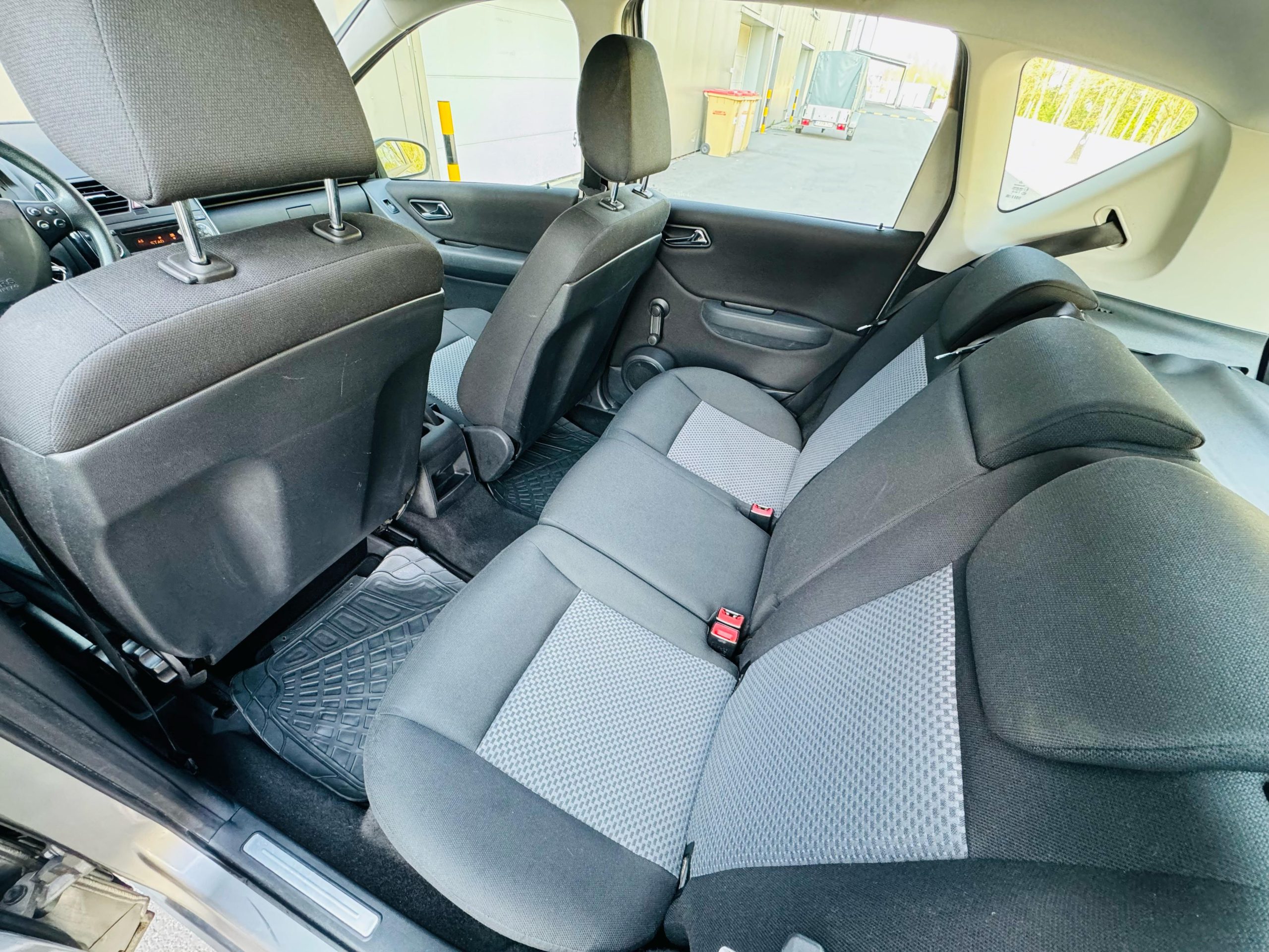 Meecedes a150 elegance zeer weinig kilometerstand airco pdc