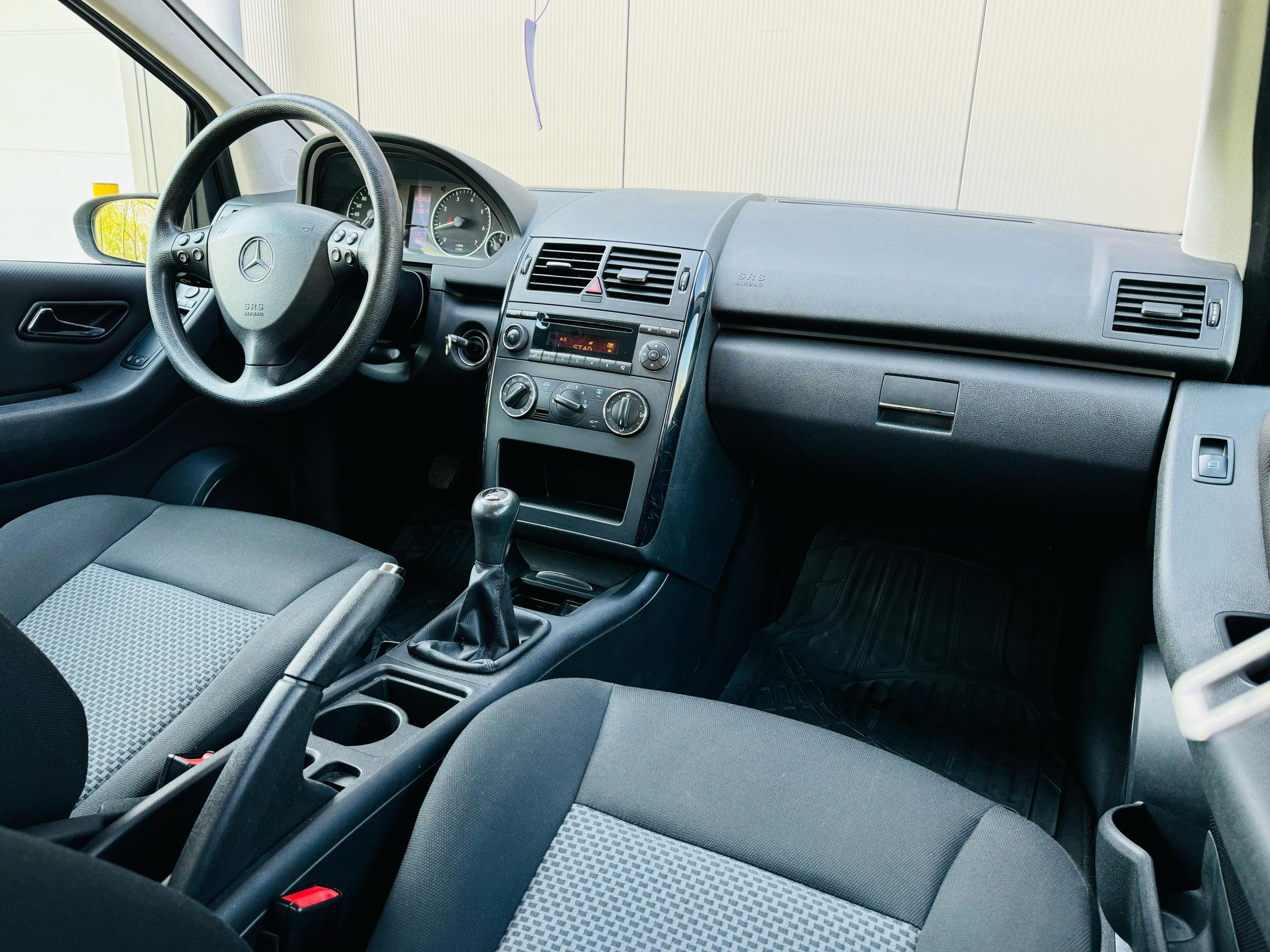 Meecedes a150 elegance zeer weinig kilometerstand airco pdc