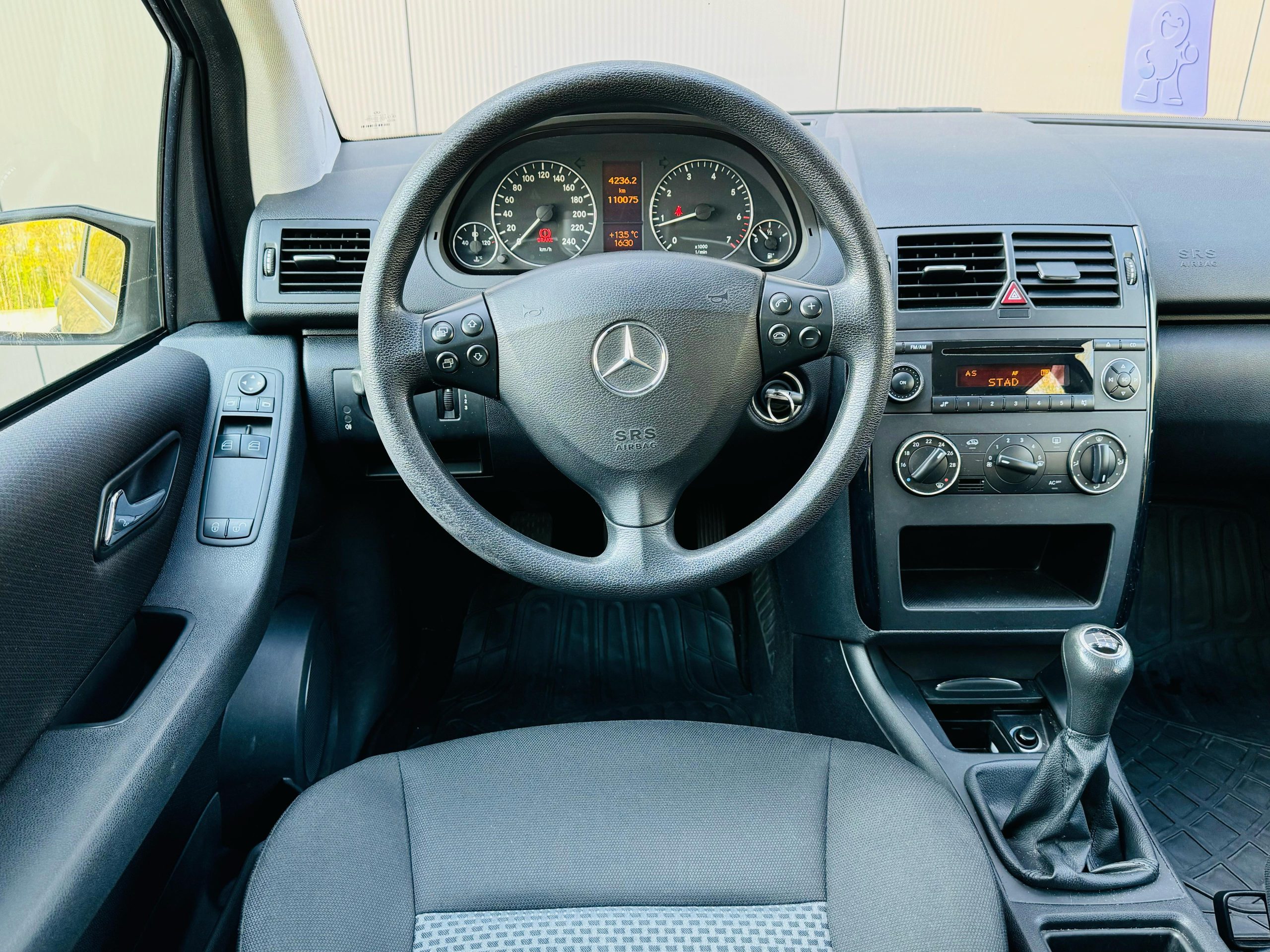 Meecedes a150 elegance zeer weinig kilometerstand airco pdc